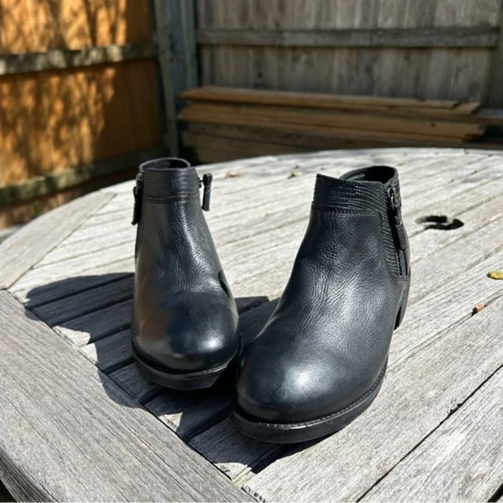 WOMEN'S SOFTWALK RUBI BOOTIES black size 7.5‎ N
